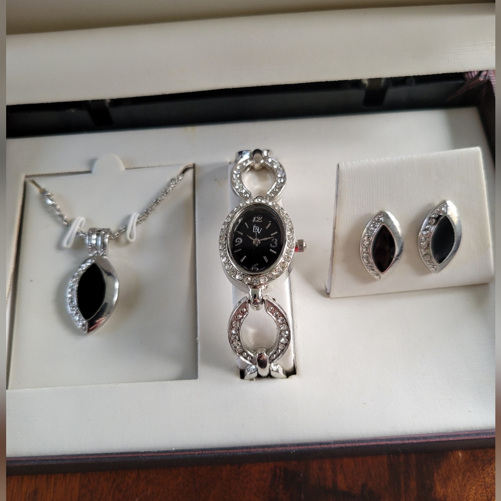 Jewelry Set - Picture 2 of 6